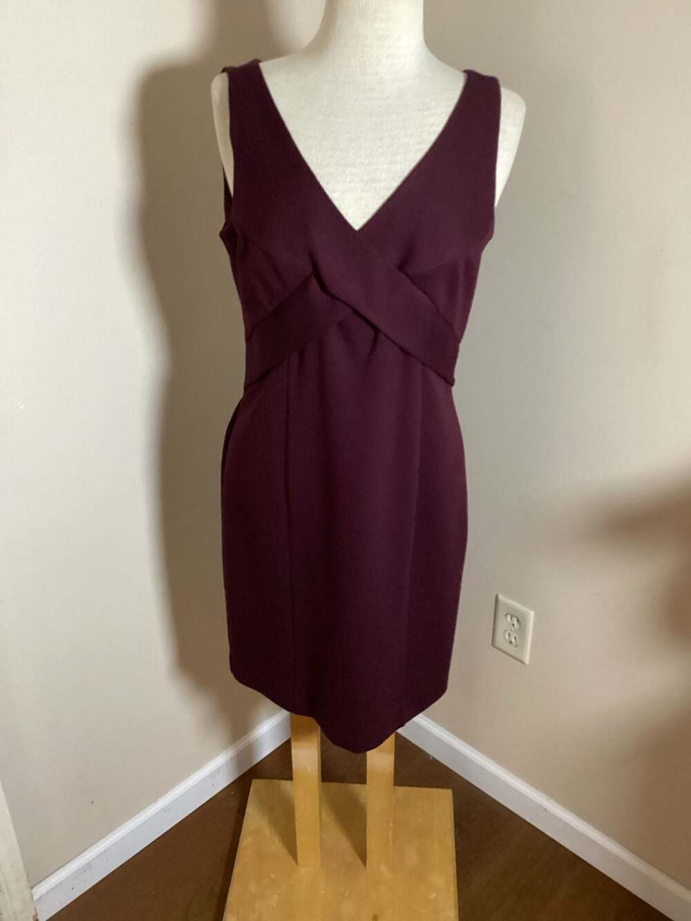 Amy Matto New York V-Neck Criss Cross Waist Sheath Dress Burgandy Size 10